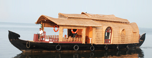 1 BEDROOM DELUXE HOUSEBOAT