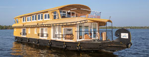 2bedroom-pickadly-houseboat