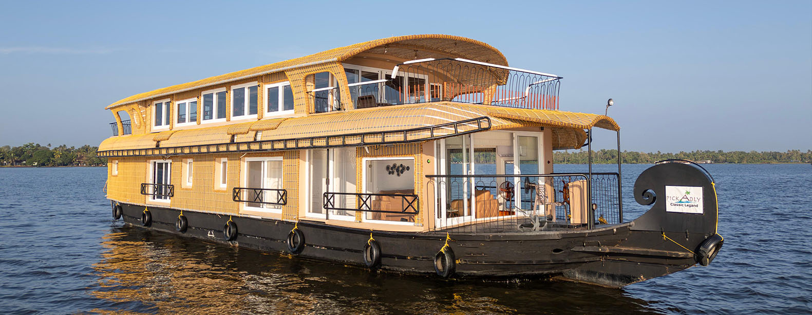 pickadlyhouseboats.com