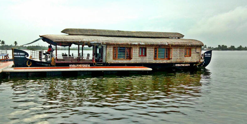 4bedroom-houseboat